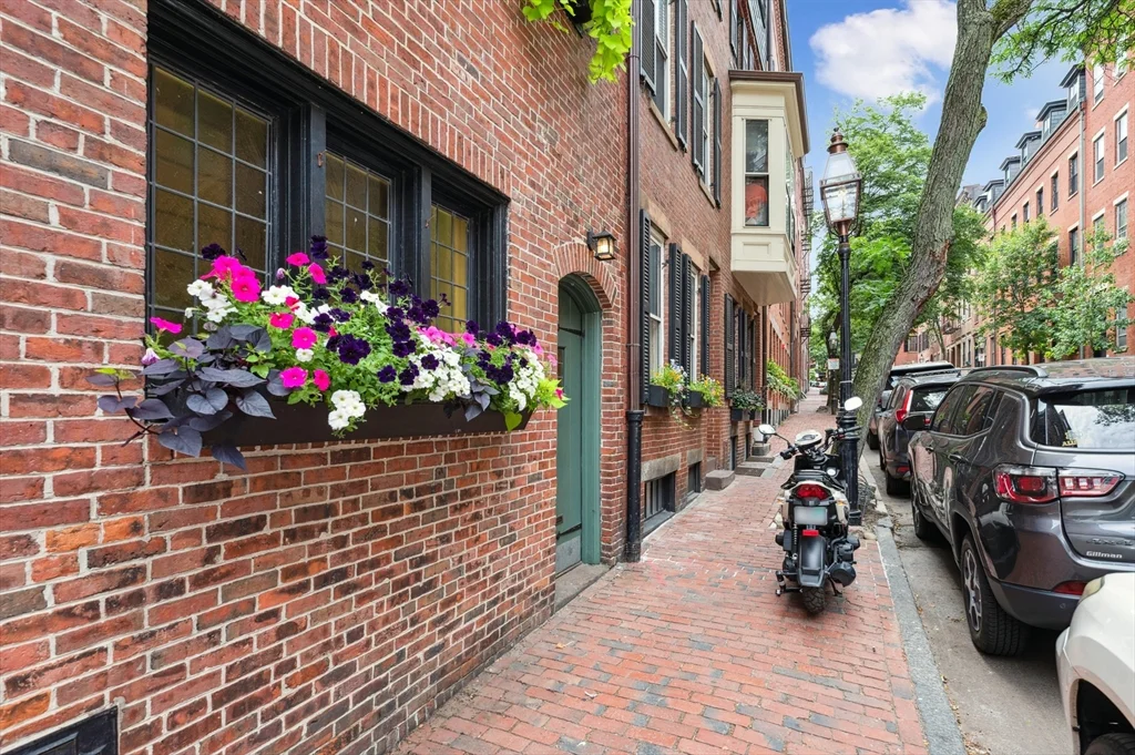 1 bed, 1 bath apartment for rent at 5 Grove St Unit 9, Beacon Hill — photo 24 of 24