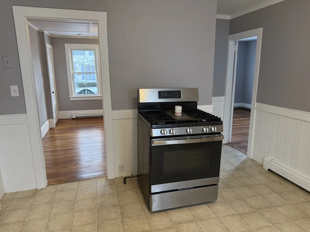 2 bed, 1 bath apartment for rent at 5 Hamilton St Unit 1, North Plymouth — photo 5 of 13