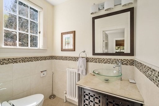 3 bed, 2 bath apartment for rent at 5 Hammond St, Chestnut Hill — photo 14 of 17