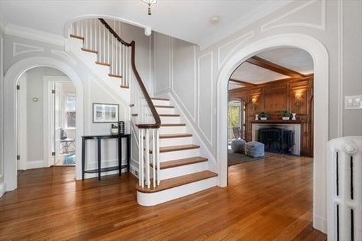 3 bed, 2 bath apartment for rent at 5 Hammond St, Chestnut Hill — photo 3 of 17