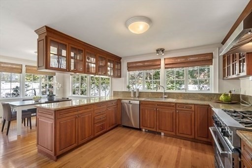 3 bed, 2 bath apartment for rent at 5 Hammond St, Chestnut Hill — photo 7 of 17