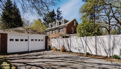 3 bed, 2 bath apartment for rent at 5 Hammond St, Chestnut Hill — photo 16 of 17