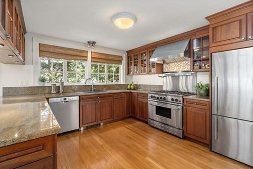3 bed, 2 bath apartment for rent at 5 Hammond St, Chestnut Hill — photo 8 of 17