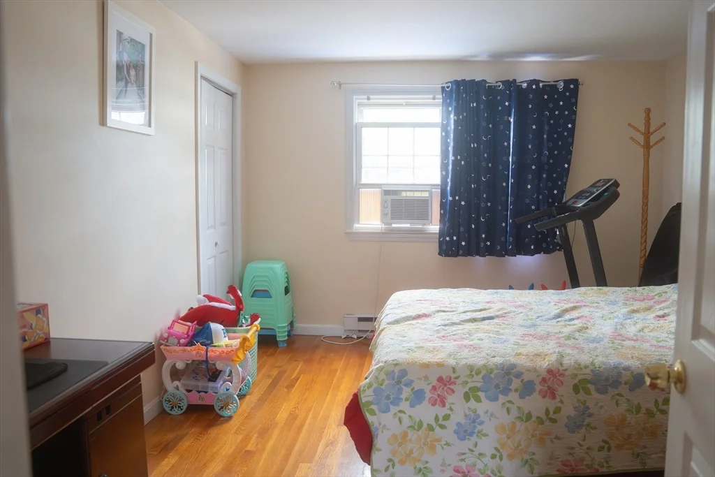 3 bed, 1 bath apartment for rent at 5 Hardwick Ter Unit 1, Brighton — photo 5 of 7
