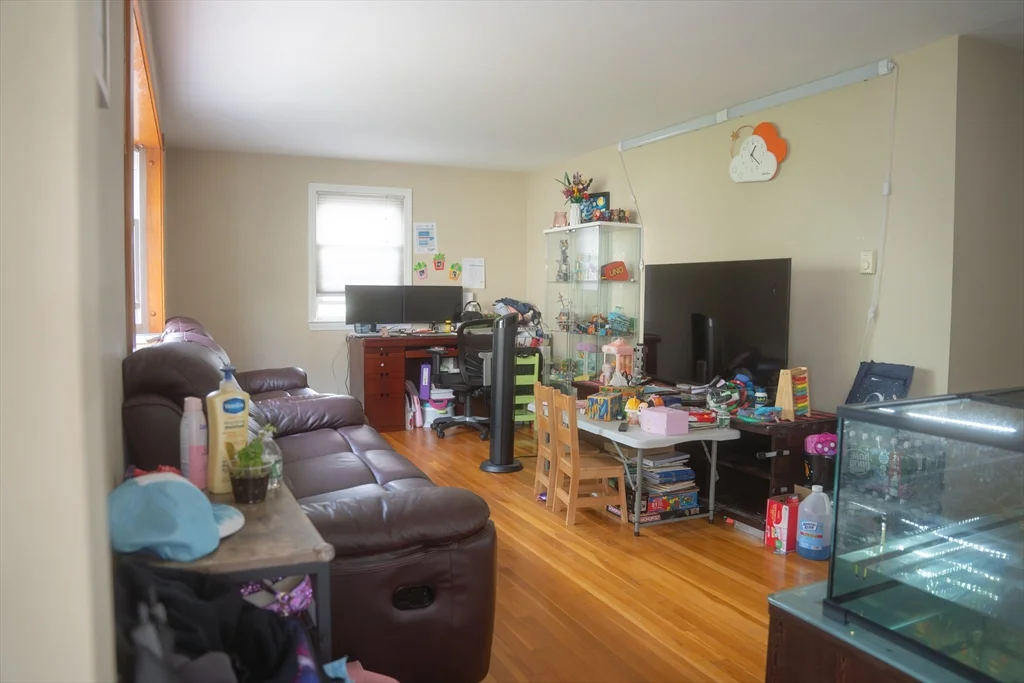 3 bed, 1 bath apartment for rent at 5 Hardwick Ter Unit 1, Brighton