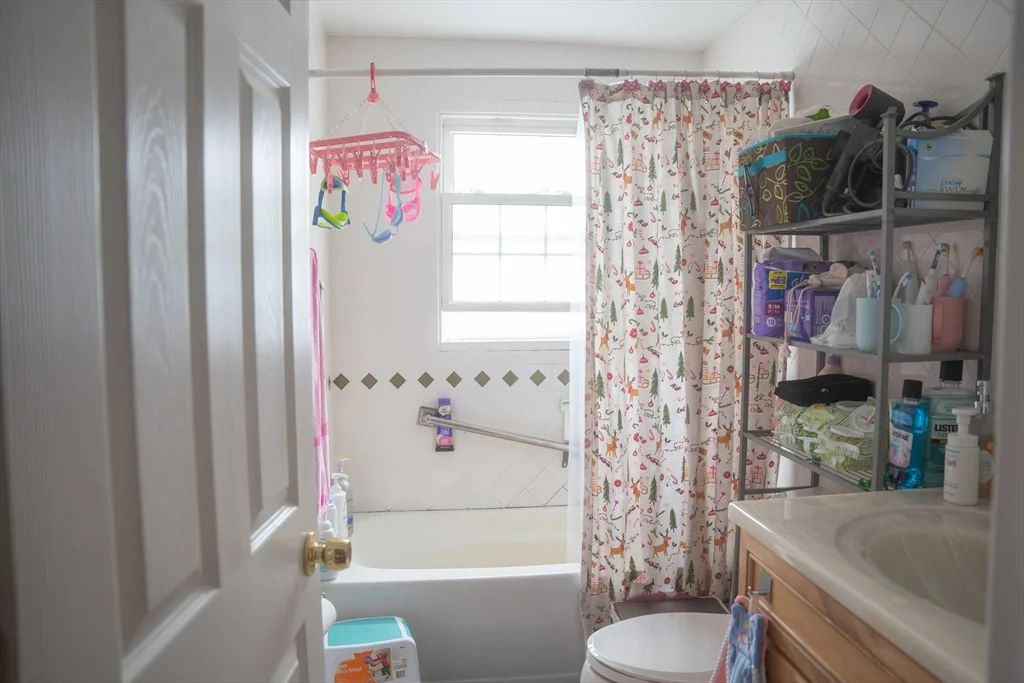 3 bed, 1 bath apartment for rent at 5 Hardwick Ter Unit 1, Brighton — photo 2 of 7