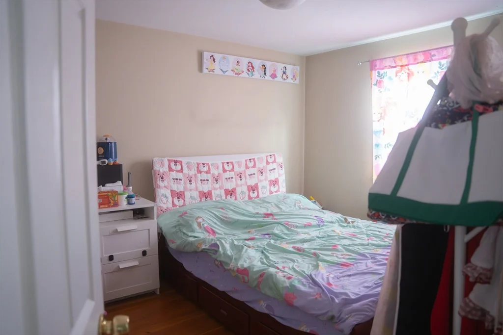 3 bed, 1 bath apartment for rent at 5 Hardwick Ter Unit 1, Brighton — photo 3 of 7