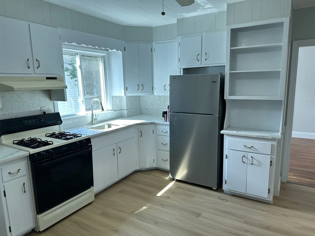 2 bed, 1 bath apartment for rent at 5 Hawthorne Blvd Unit 2, Salem — photo 7 of 16