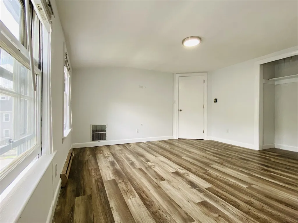 3 bed, 1 bath apartment for rent at 5 Hawthorne Park Unit 3, West Cambridge — photo 5 of 10