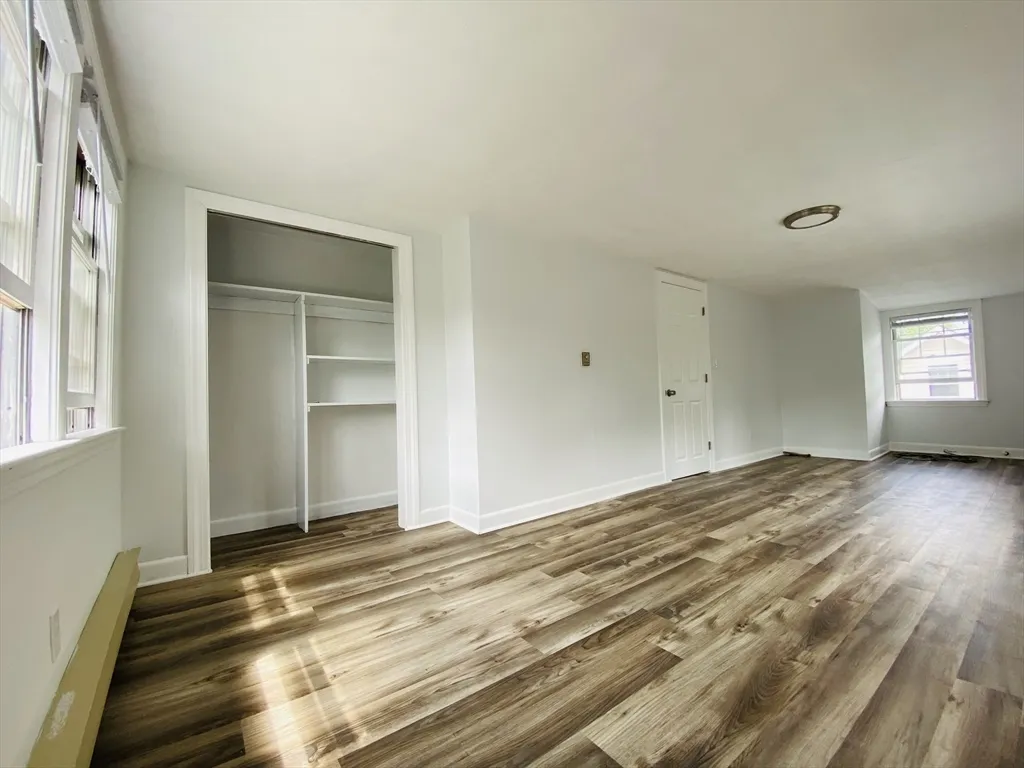 3 bed, 1 bath apartment for rent at 5 Hawthorne Park Unit 3, West Cambridge — photo 4 of 10