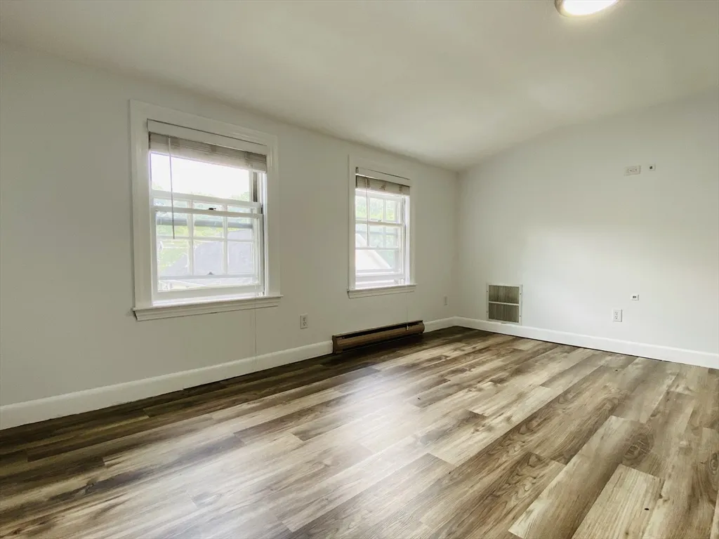 3 bed, 1 bath apartment for rent at 5 Hawthorne Park Unit 3, West Cambridge — photo 6 of 10