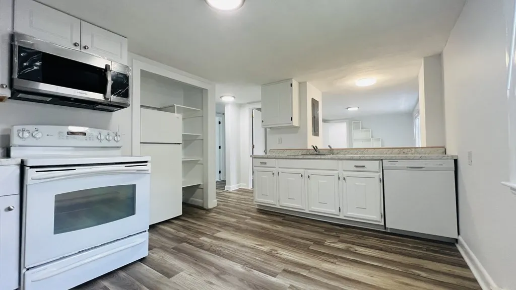 3 bed, 1 bath apartment for rent at 5 Hawthorne Park Unit 3, West Cambridge — photo 1 of 10