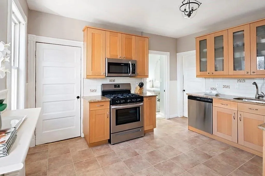2 bed, 1 bath apartment for rent at 5 Henry St Unit 1, Belmont — photo 8 of 19
