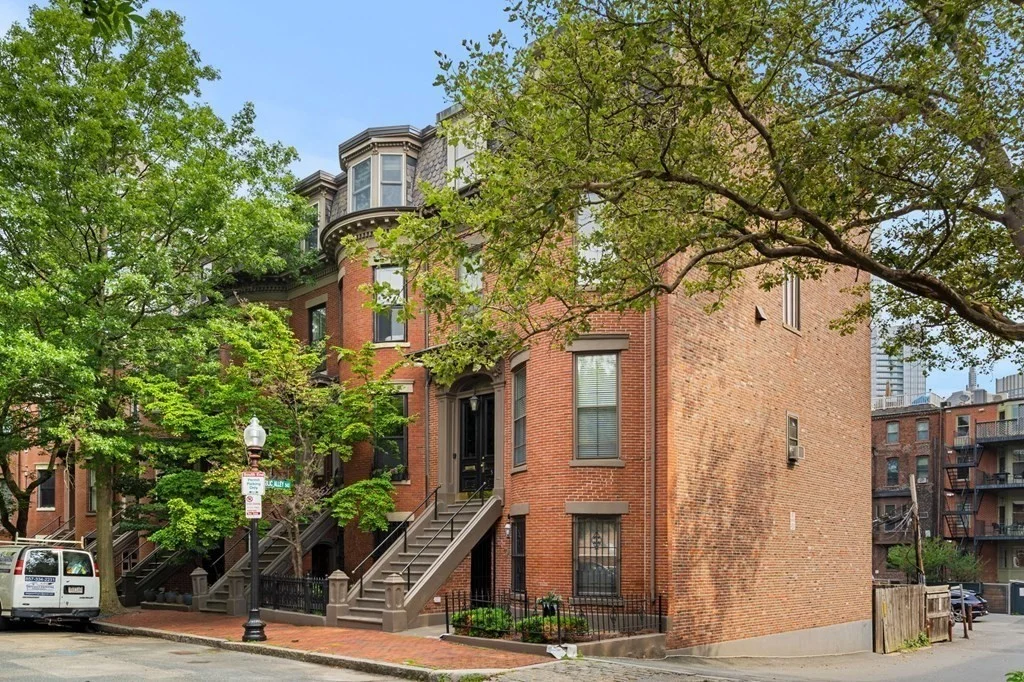 1 bed, 1 bath apartment for rent at 5 Holyoke Unit 4, South End