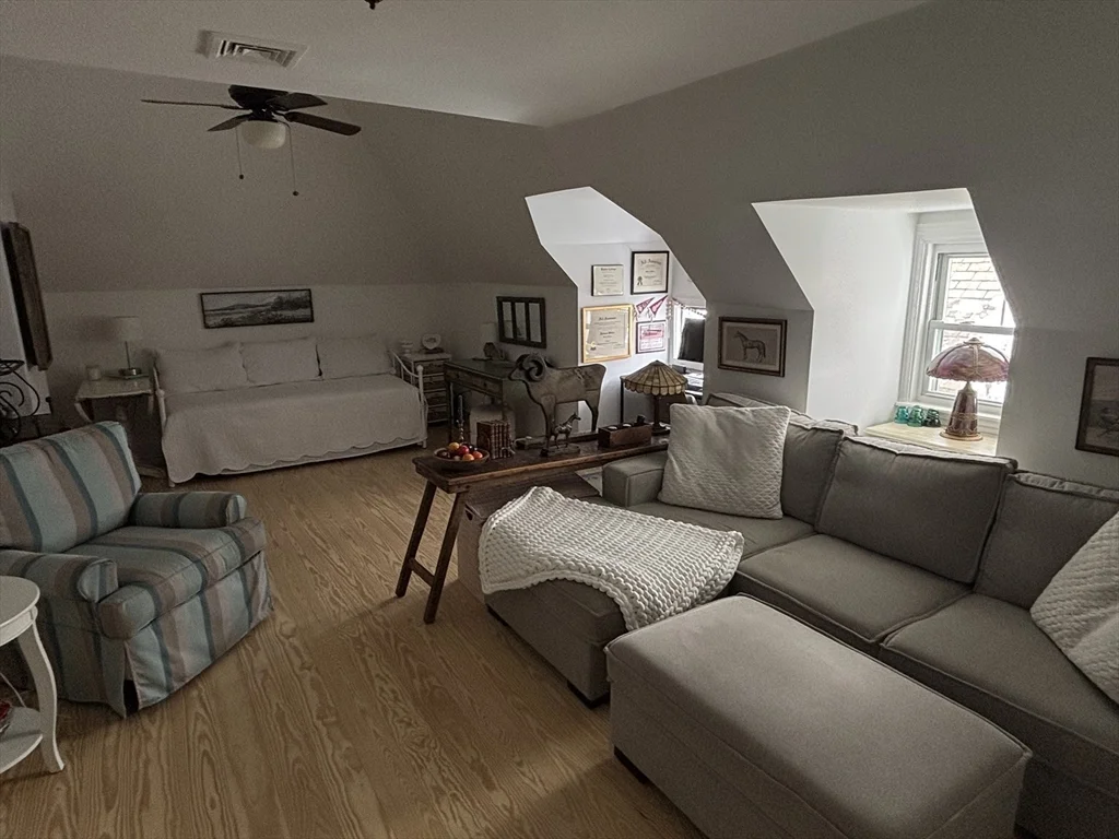 1 bed, 1 bath apartment for rent at 5 Horton St Unit F, Newburyport — photo 2 of 17
