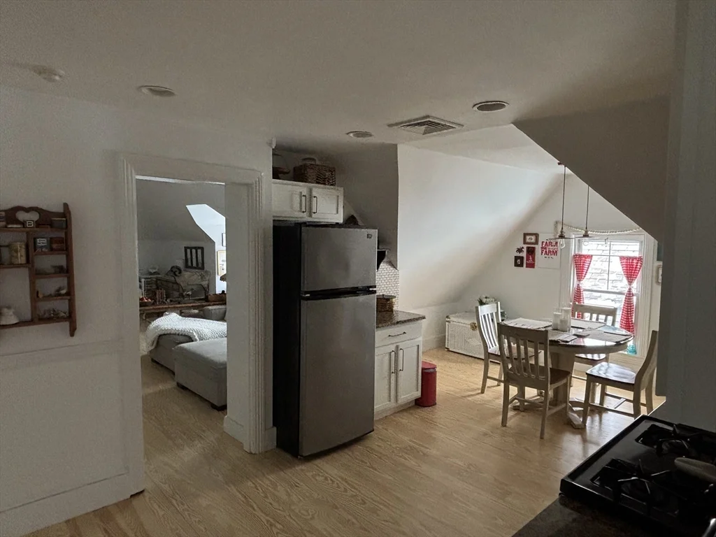 1 bed, 1 bath apartment for rent at 5 Horton St Unit F, Newburyport — photo 8 of 17