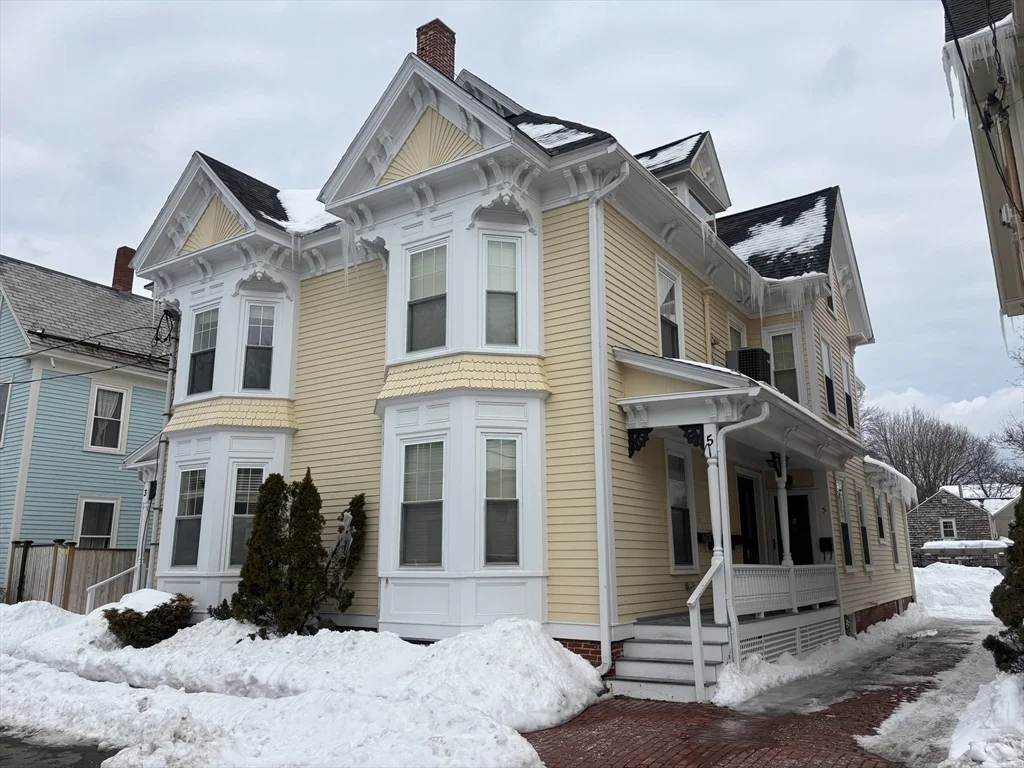 1 bed, 1 bath apartment for rent at 5 Horton St Unit F, Newburyport — photo 1 of 17