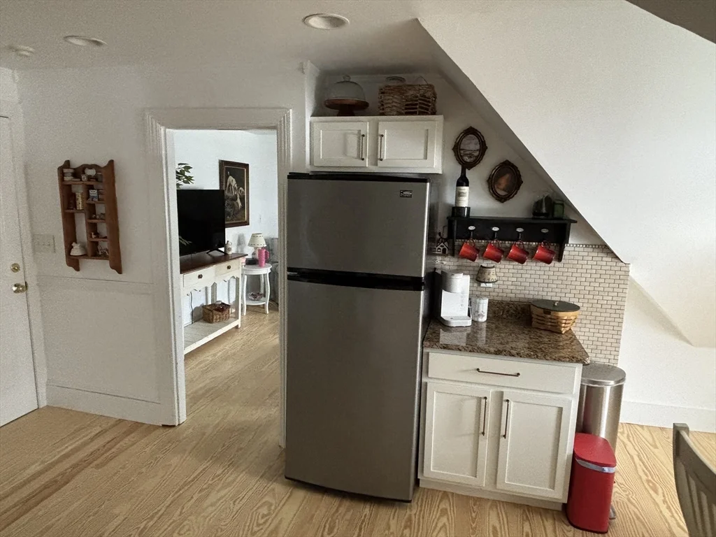 1 bed, 1 bath apartment for rent at 5 Horton St Unit F, Newburyport — photo 9 of 17