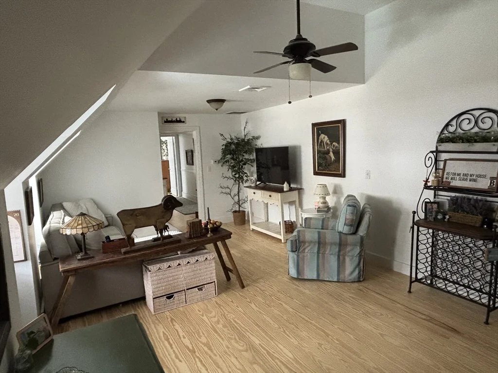 1 bed, 1 bath apartment for rent at 5 Horton St Unit F, Newburyport — photo 4 of 17