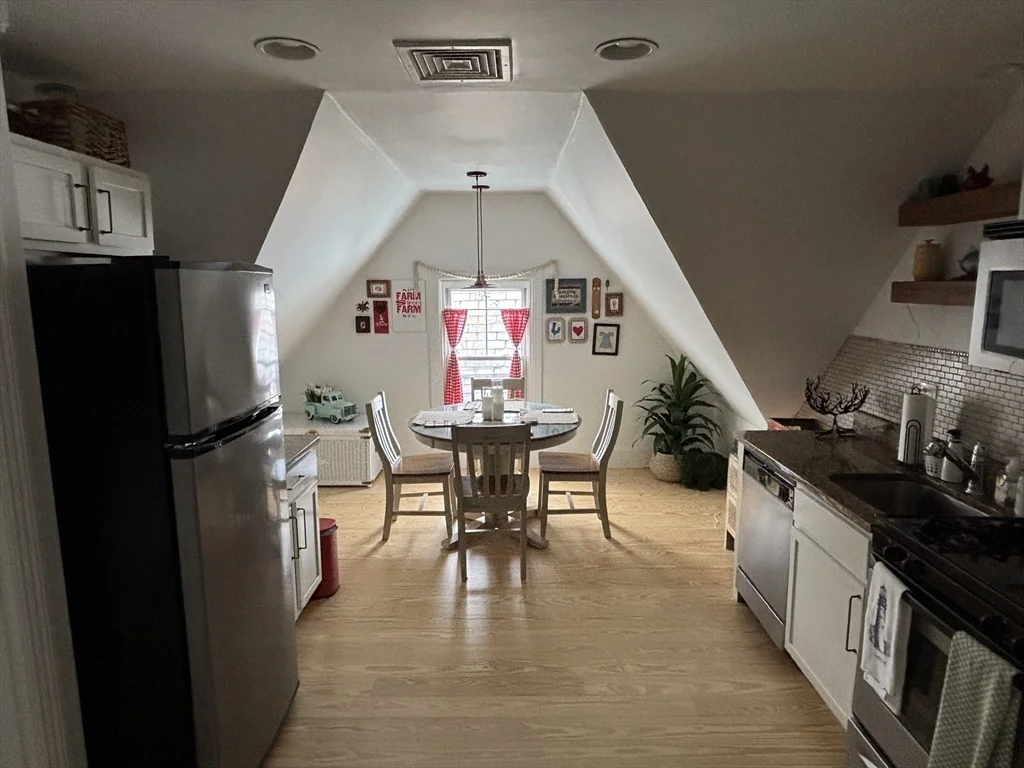 1 bed, 1 bath apartment for rent at 5 Horton St Unit F, Newburyport — photo 7 of 17