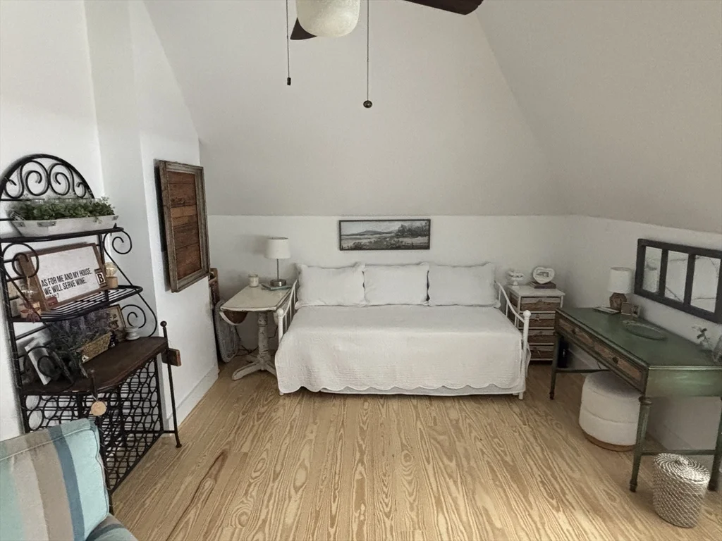 1 bed, 1 bath apartment for rent at 5 Horton St Unit F, Newburyport — photo 3 of 17