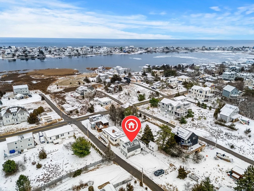 2 bed, 1 bath apartment for rent at 5 I St Unit 2, Plum Island — photo 3 of 36