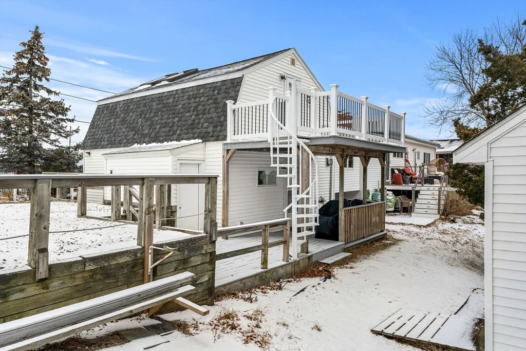 2 bed, 1 bath apartment for rent at 5 I St Unit 2, Plum Island — photo 7 of 36
