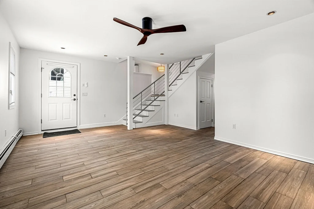 2 bed, 1 bath apartment for rent at 5 I St Unit 2, Plum Island — photo 11 of 36