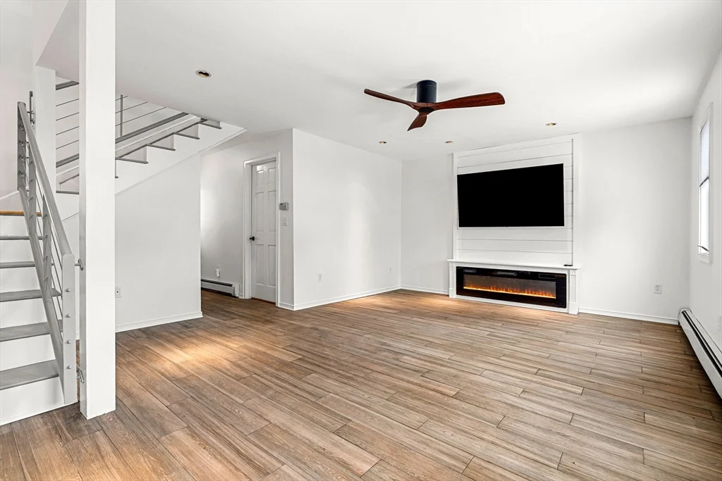 2 bed, 1 bath apartment for rent at 5 I St Unit 2, Plum Island — photo 8 of 36