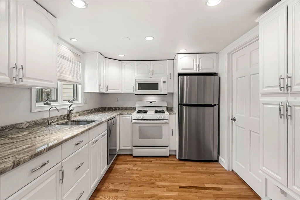 2 bed, 1 bath apartment for rent at 5 I St Unit 2, Plum Island — photo 17 of 36