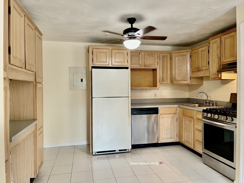 1 bed, 1 bath apartment for rent at 5 Kenmar Dr Unit 23, Billerica