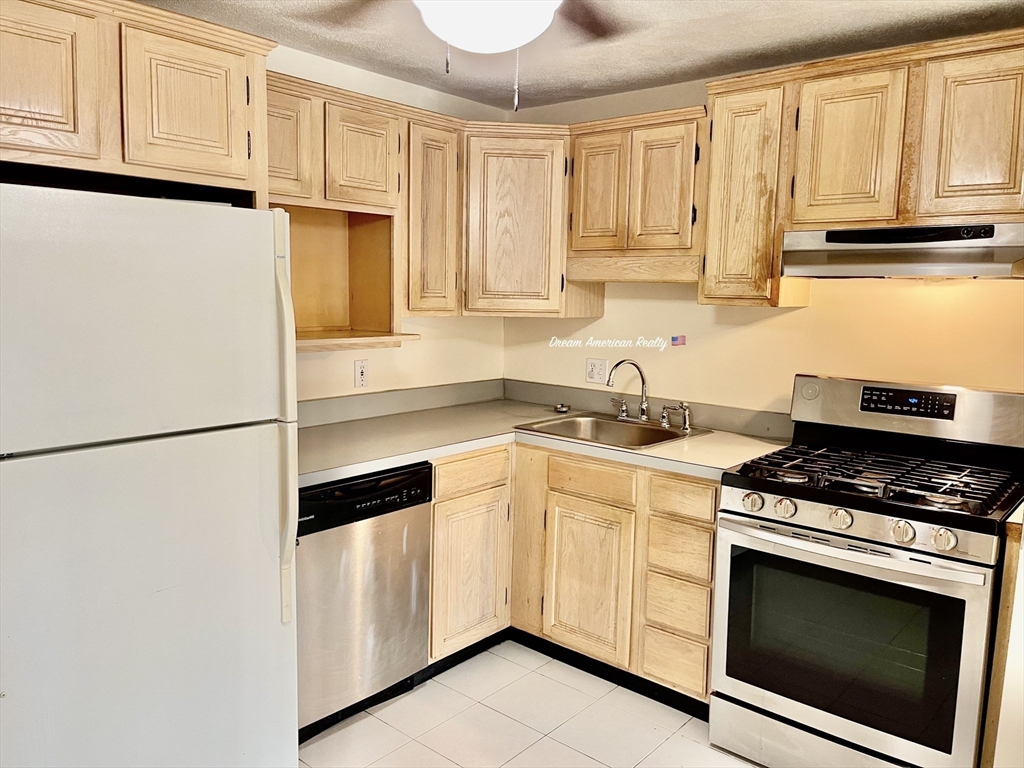 1 bed, 1 bath apartment for rent at 5 Kenmar Dr Unit 23, Billerica — photo 2 of 16