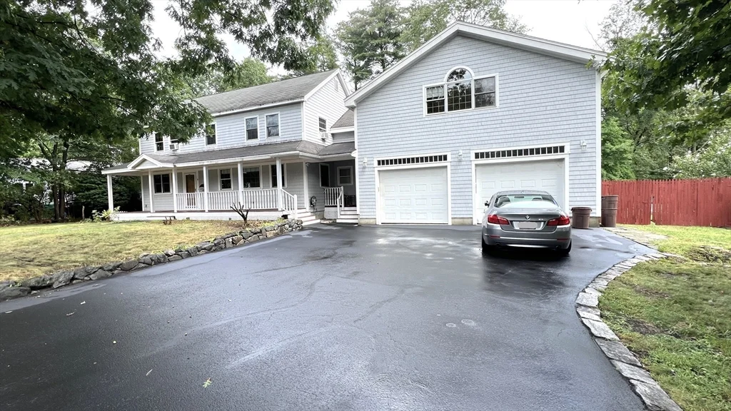 4 bed, 2 bath apartment for rent at 5 Kinney Ave, Burlington — photo 1 of 30