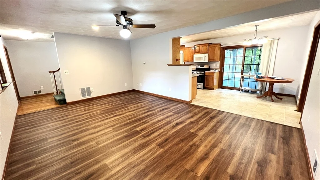 4 bed, 2 bath apartment for rent at 5 Kinney Ave, Burlington — photo 2 of 30