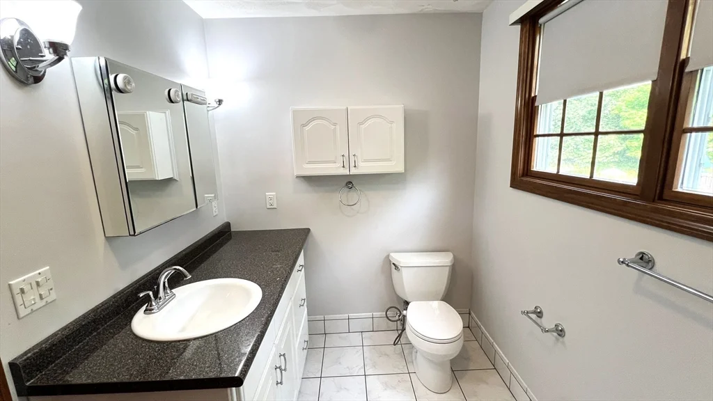4 bed, 2 bath apartment for rent at 5 Kinney Ave, Burlington — photo 23 of 30