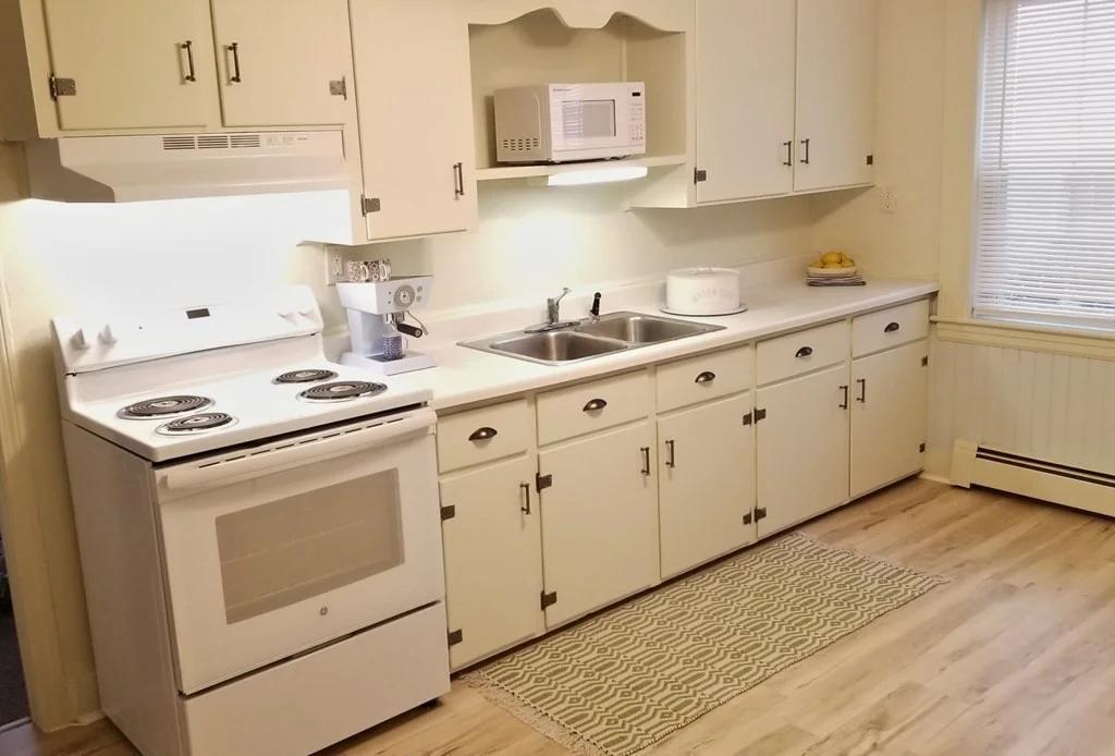 1 bed, 1 bath apartment for rent at 5 Lake St Unit 1R, Webster — photo 6 of 16