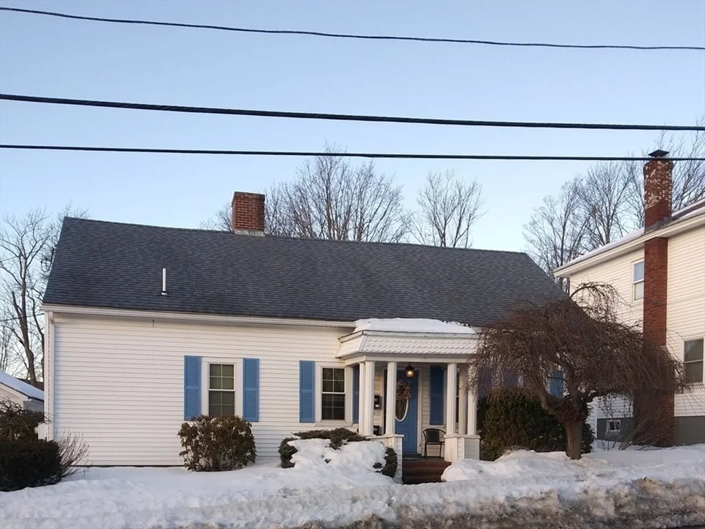 1 bed, 1 bath apartment for rent at 5 Lake St Unit 2, Webster — photo 1 of 18