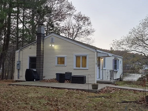 2 bed, 1 bath apartment for rent at 5 Lakeview Ave, Peabody