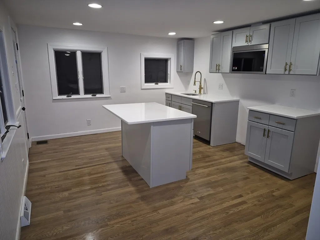 2 bed, 1 bath apartment for rent at 5 Lakeview Ave Unit 5, Peabody — photo 10 of 25
