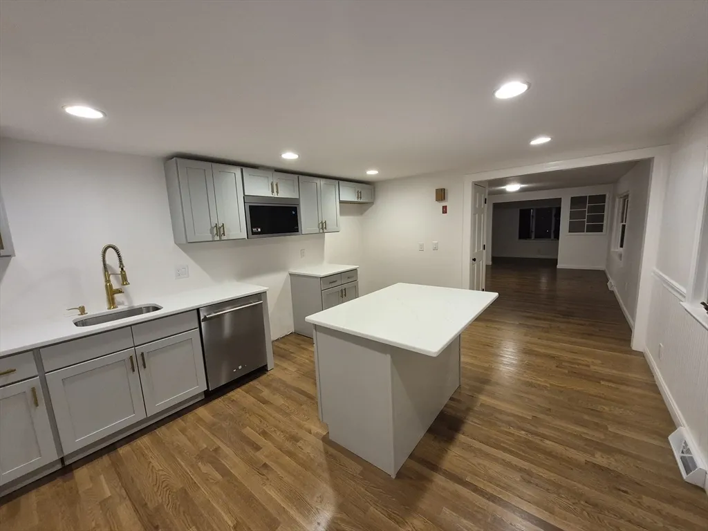 2 bed, 1 bath apartment for rent at 5 Lakeview Ave Unit 5, Peabody — photo 7 of 25
