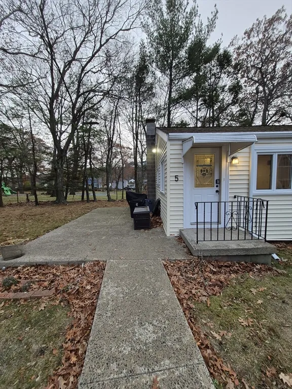 2 bed, 1 bath apartment for rent at 5 Lakeview Ave Unit 5, Peabody — photo 4 of 25