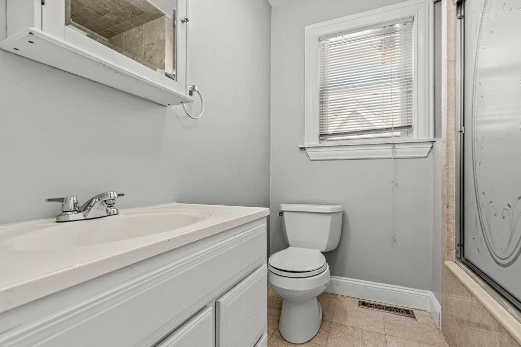3 bed, 2 bath apartment for rent at 5 Laurel St Unit 2, Everett — photo 16 of 26