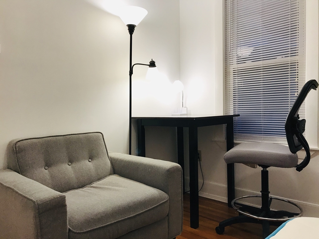 5 bed, 3 bath apartment for rent at 5 Lexington Ave Unit 2, Powder House Square — photo 7 of 30