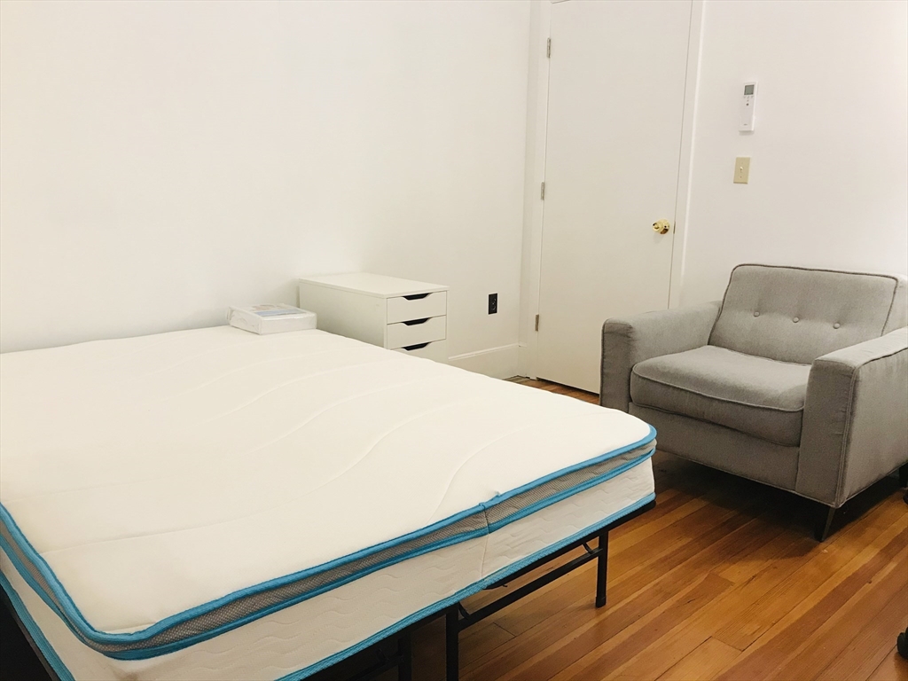 5 bed, 3 bath apartment for rent at 5 Lexington Ave Unit 2, Powder House Square — photo 6 of 30