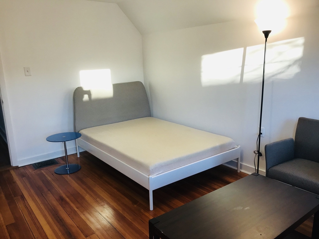 5 bed, 3 bath apartment for rent at 5 Lexington Ave Unit 2, Powder House Square — photo 11 of 30