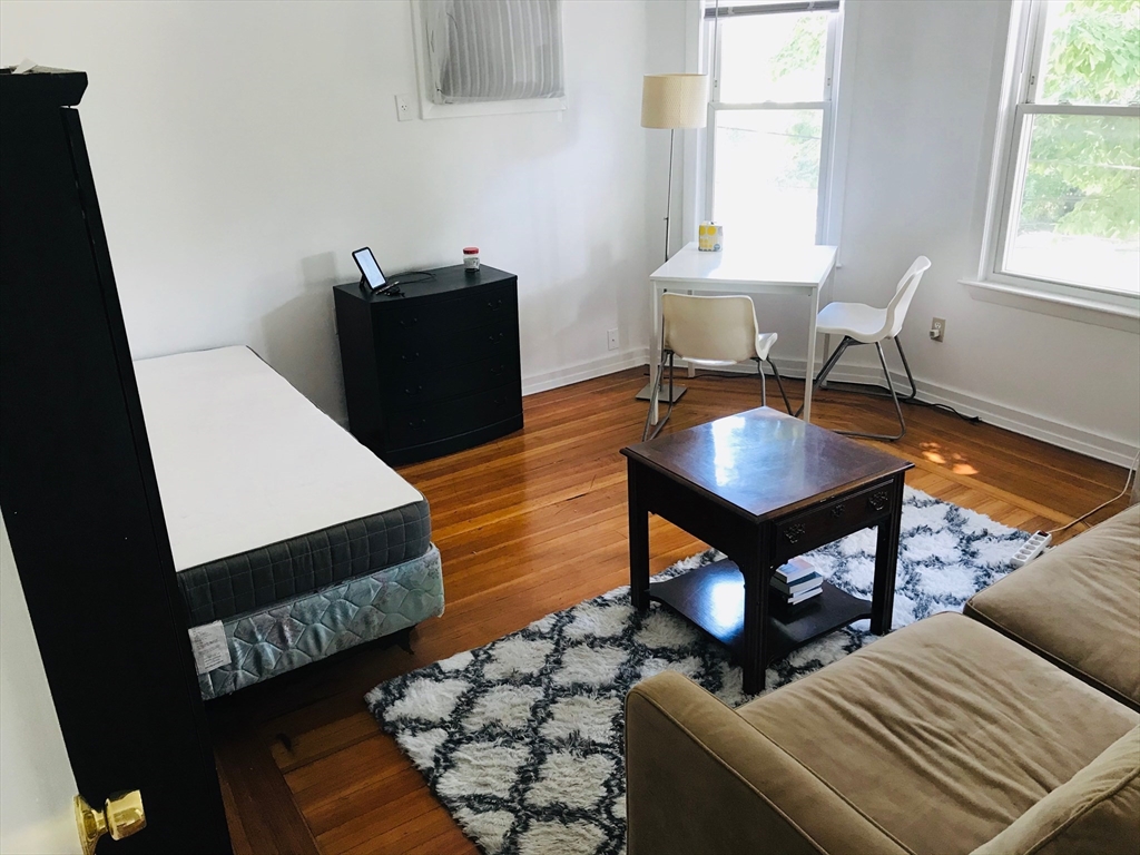 5 bed, 3 bath apartment for rent at 5 Lexington Ave Unit 2, Powder House Square — photo 3 of 30