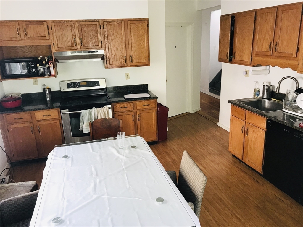 5 bed, 3 bath apartment for rent at 5 Lexington Ave Unit 2, Powder House Square — photo 25 of 30