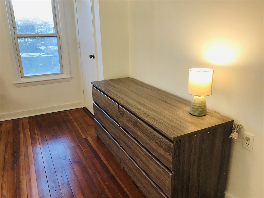 5 bed, 3 bath apartment for rent at 5 Lexington Ave Unit 2, Powder House Square — photo 14 of 30
