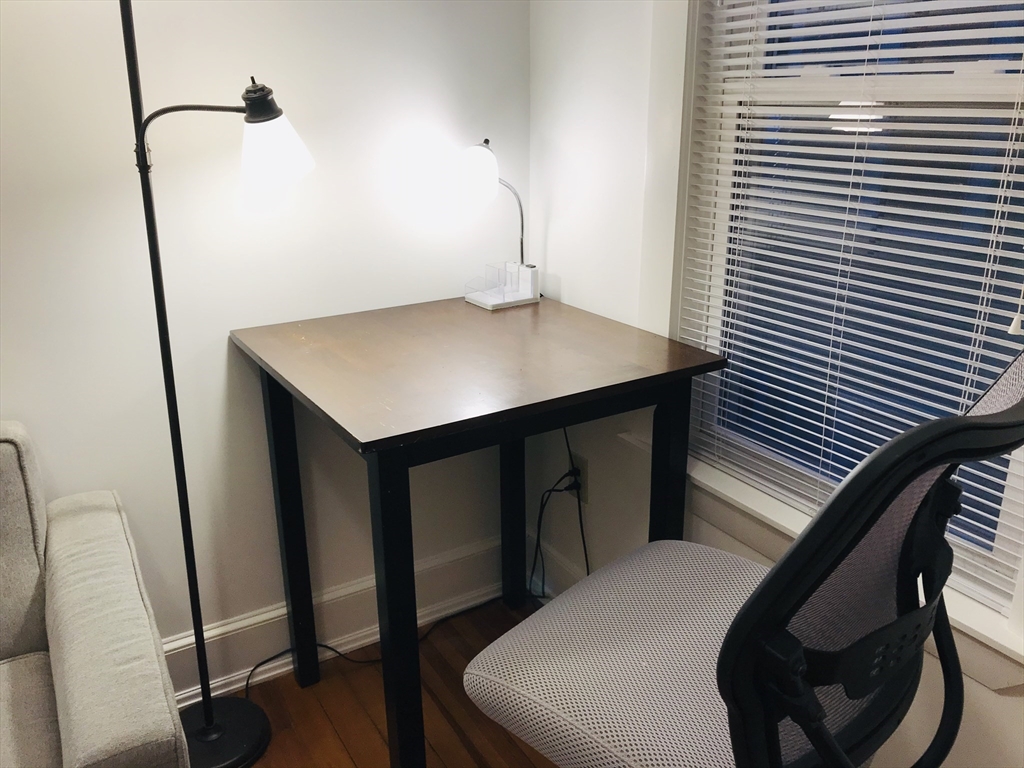 1 bed, 1 bath apartment for rent at 5 Lexington Ave Unit 3, Powder House Square — photo 4 of 18