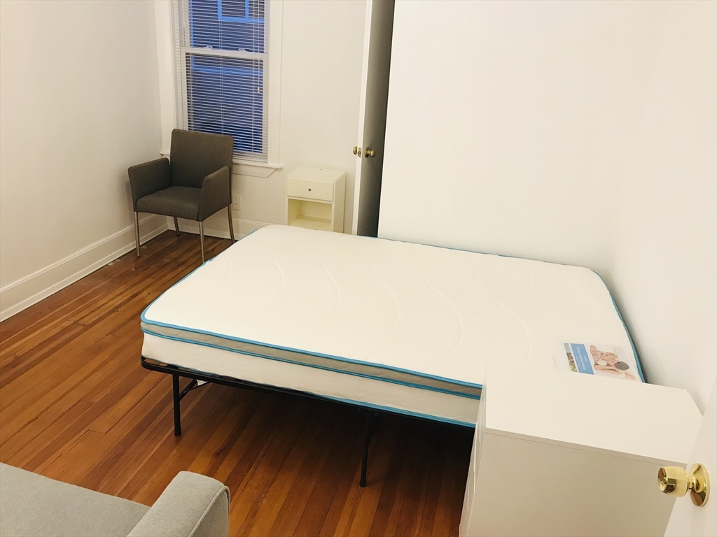 1 bed, 1 bath apartment for rent at 5 Lexington Ave Unit 3, Powder House Square — photo 3 of 18